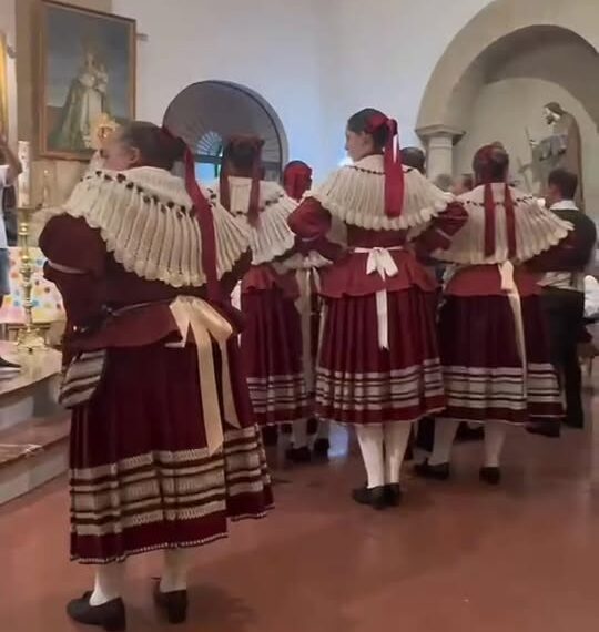 XXIII Edición del Festival Folklórico Mayo Manchego: Una Celebración en Honor a la Virgen de las Viñas por el Grupo Folklórico Virgen de las Viñas
