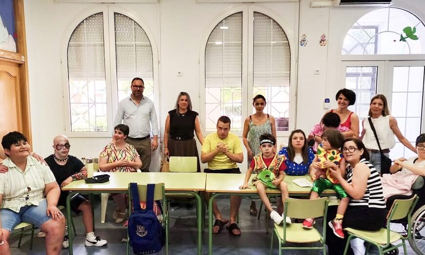 El Alcalde Javier Navarro y la Concejala de Servicios Sociales, Elena Villahermosa, Visitan la Ludoteca de la Asociación Nadie es Invisible