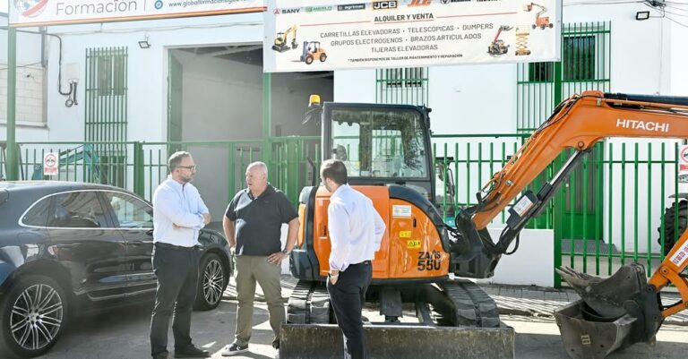 Javier Navarro, Alcalde de Tomelloso, Realiza Visita Oficial a la Empresa Import-Export Global Navarro en Argamasi