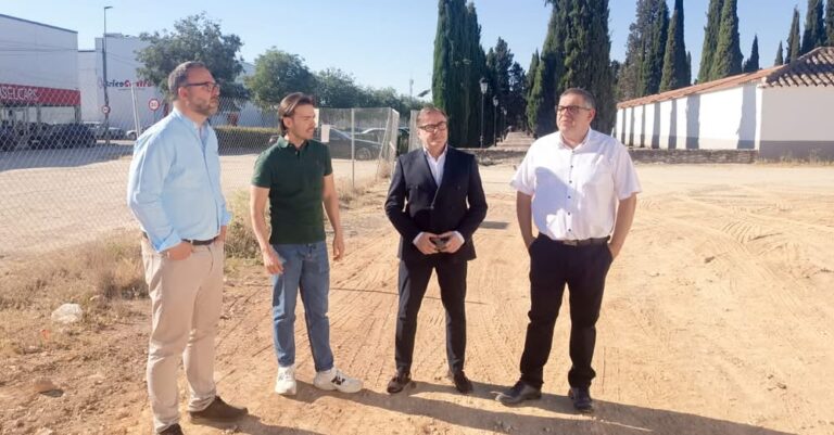 Javier Navarro Inspecciona la Construcción del Nuevo Crematorio Cerca del Cementerio Municipal