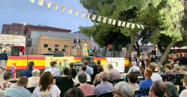 Javier Navarro destaca el rol esencial de las asociaciones vecinales en el desarrollo del Barrio Maternidad durante las fiestas inaugurales