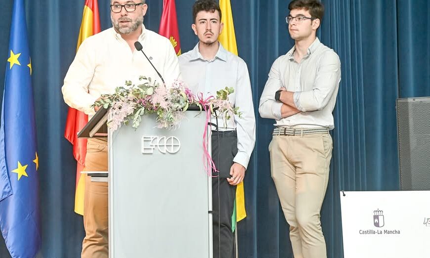 Javier Navarro resalta la importancia de la educación europea y el pensamiento crítico en la ceremonia de clausura de la Escuela Mentora del Parlamento Europeo del IES G