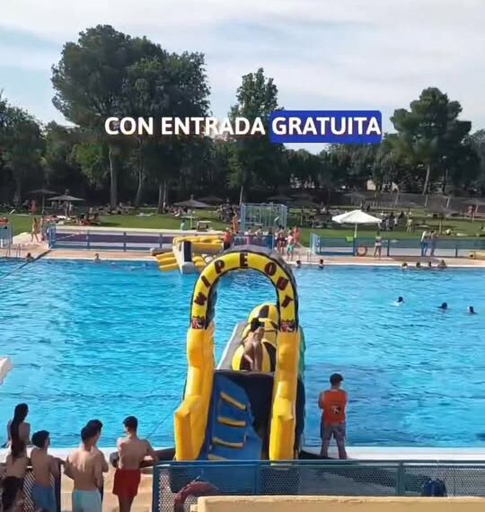La Piscina Municipal de Tomelloso Abre sus Puertas, Dando la Bienvenida al Verano con un Gran Éxito de Asistencia
