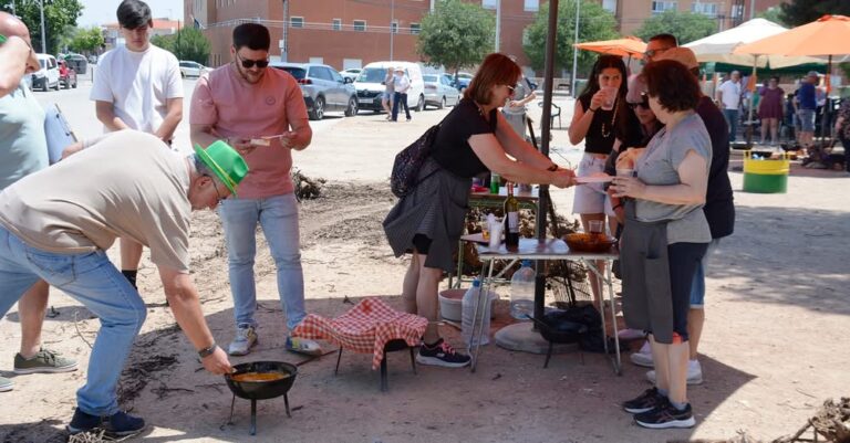 Ocho grupos participan en la XVIII edición del Concurso Local de Gachas, Migas y Pisto, organizado por la Concejalía de Festejos