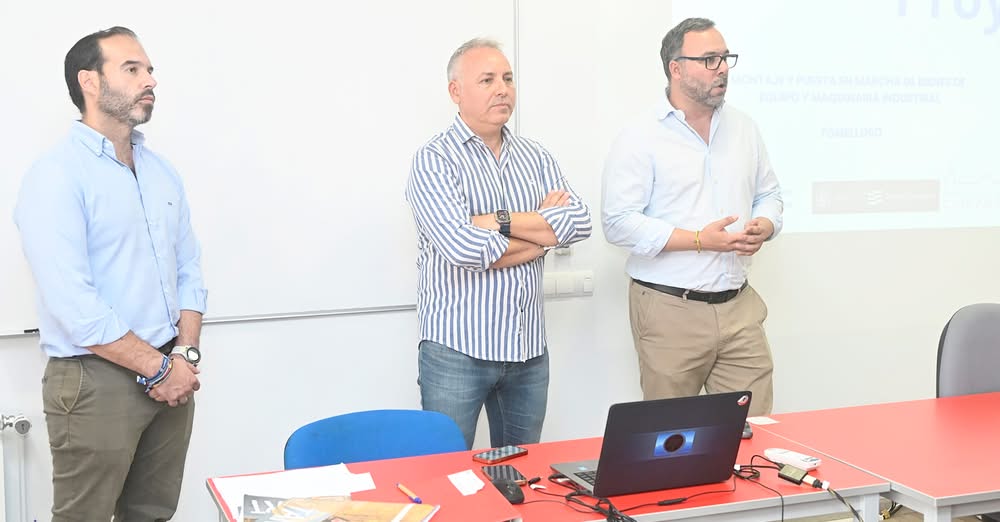 Javier Navarro enfatiza la necesidad de formar mano de obra cualificada en Tomelloso a través de nuevos cursos