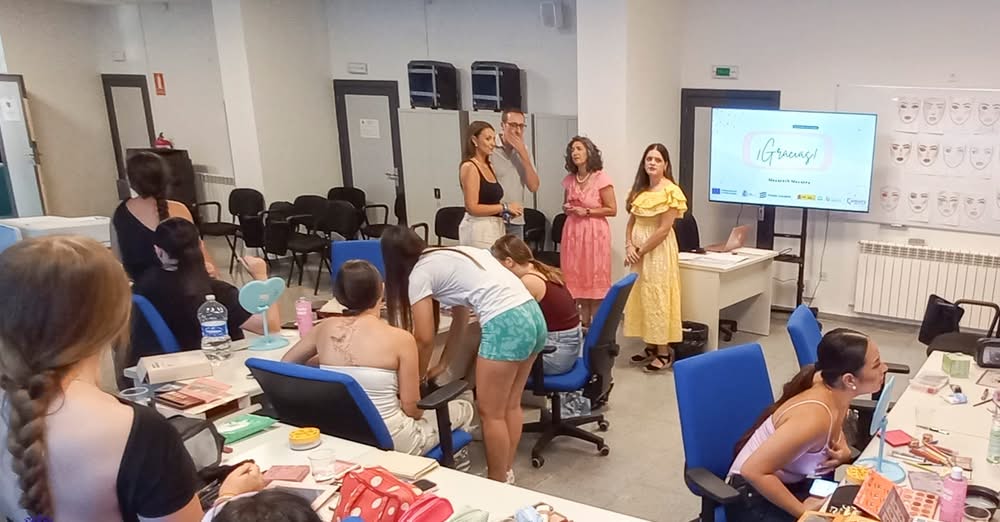 Once Alumnas Completan con Éxito el Curso de ‘Estética, Manicura y Asesoría de Imagen + Módulo de Empleabilidad’ del CLIPE, Impulsado por el Ayuntamiento y la Cámara