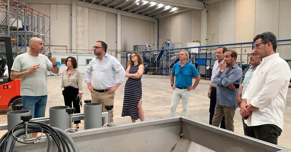 Alcalde Javier Navarro Recorre Instalaciones de Pistalife para Examinar Proceso de Producción y Conocer sus Operaciones