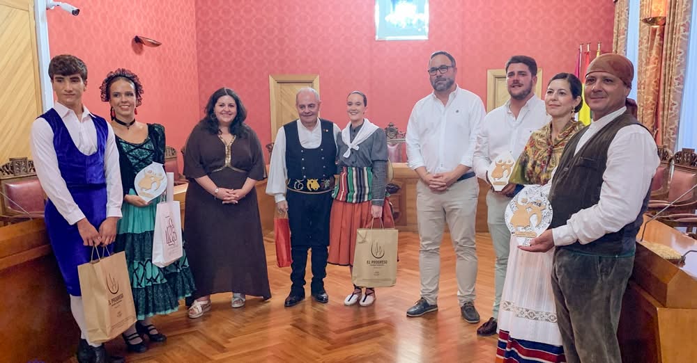 Alcalde alaba el compromiso cultural de los participantes en el Festival de Folclore “Ciudad de Tomelloso” en su 45ª edición