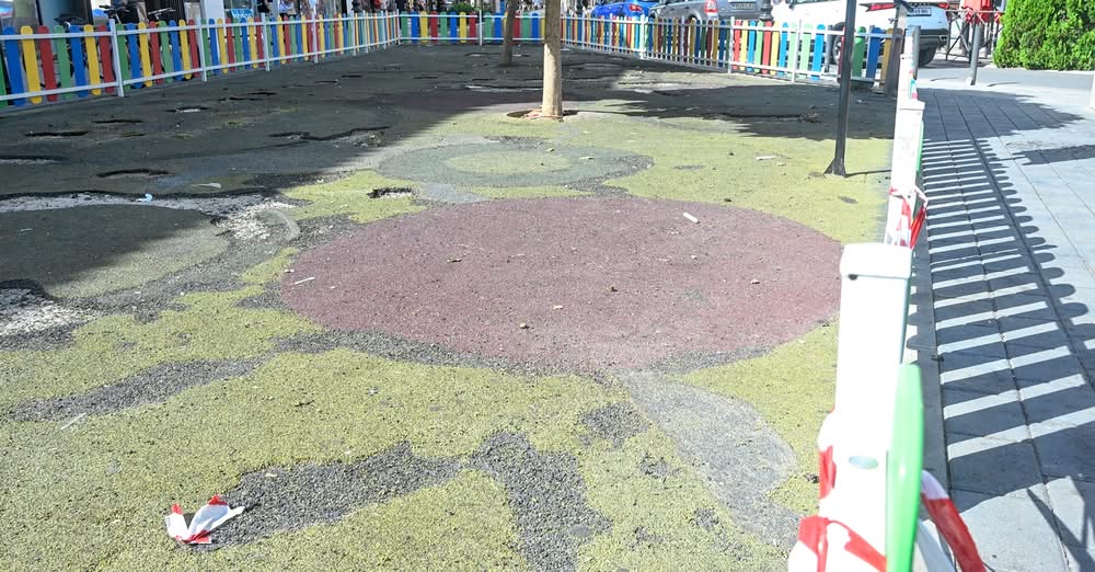 El Ayuntamiento da inicio a la renovación total del área de juegos infantiles con inclusión de nuevo suelo de caucho
