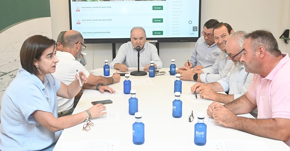 El melón de Tomelloso brilla en la Feria y la reunión de la Mesa de Precios del M en el Mercado de Abastos