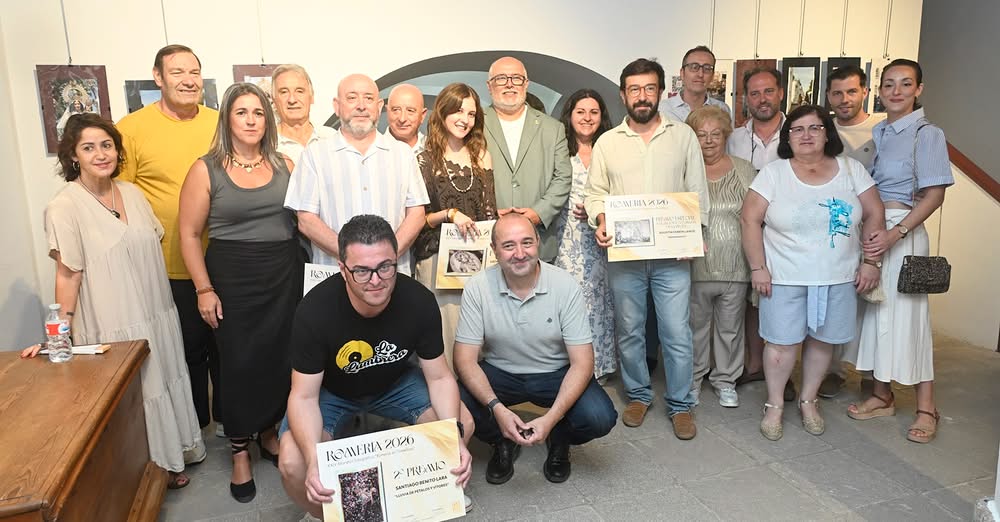 Inés Losa, Concejal de Cultura, inaugura exposición y felicita a los laureados del XXIV Maratón de Romería