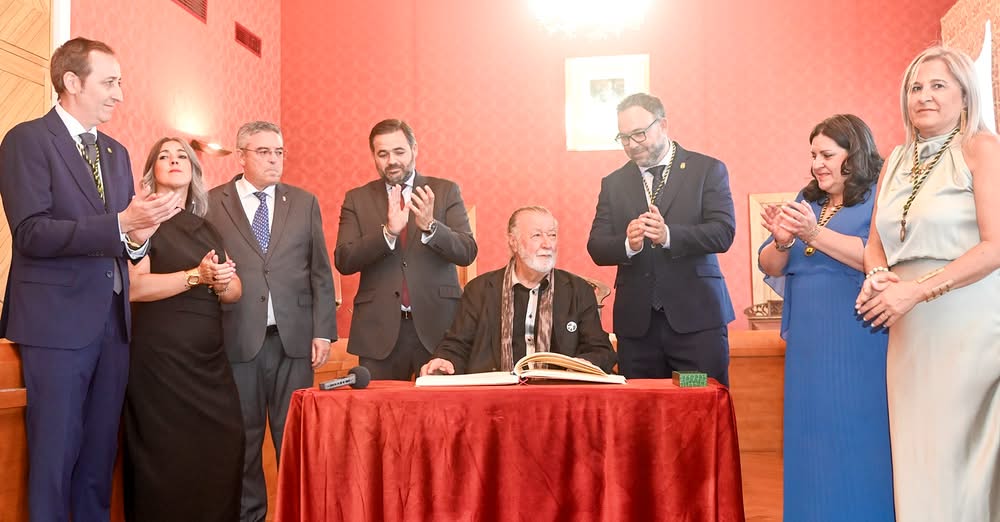Javier Navarro celebra el gran éxito y alta participación de la Feria y Fiestas, agradece a los trabajadores