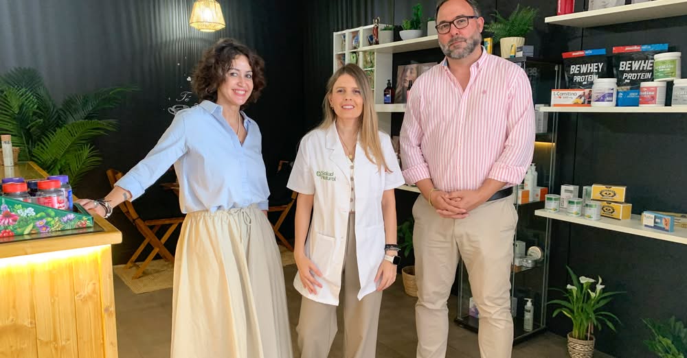 El Alcalde Javier Navarro Visita y Felicita a Salud Natural: Nuevo Herbolario Expande la Oferta Comercial de la Ciudad
