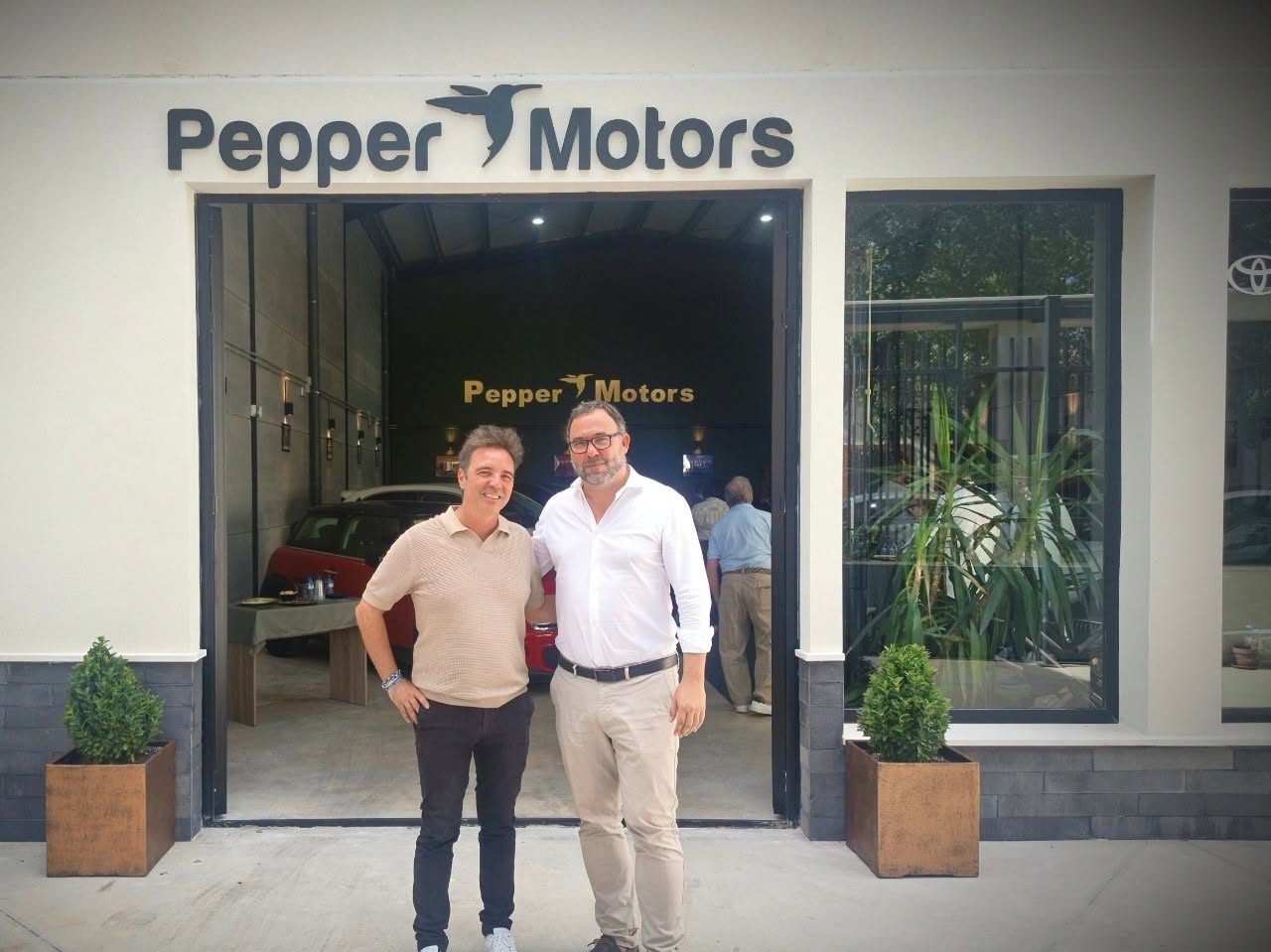 El Alcalde de Tomelloso y Pepper Motors Celebran la Apertura de su Nuevo Centro Multimarca de Vehículos