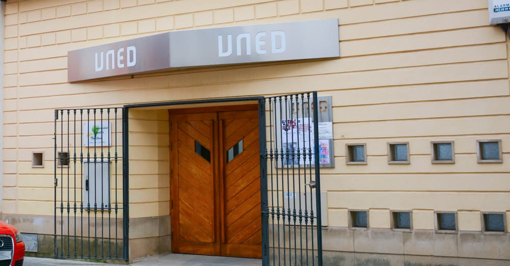 La Casa Francisco Carretero: Centro de Enseñanza Sobresaliente de la Universidad Popular para el 2026 con su Diversa Oferta Formativa