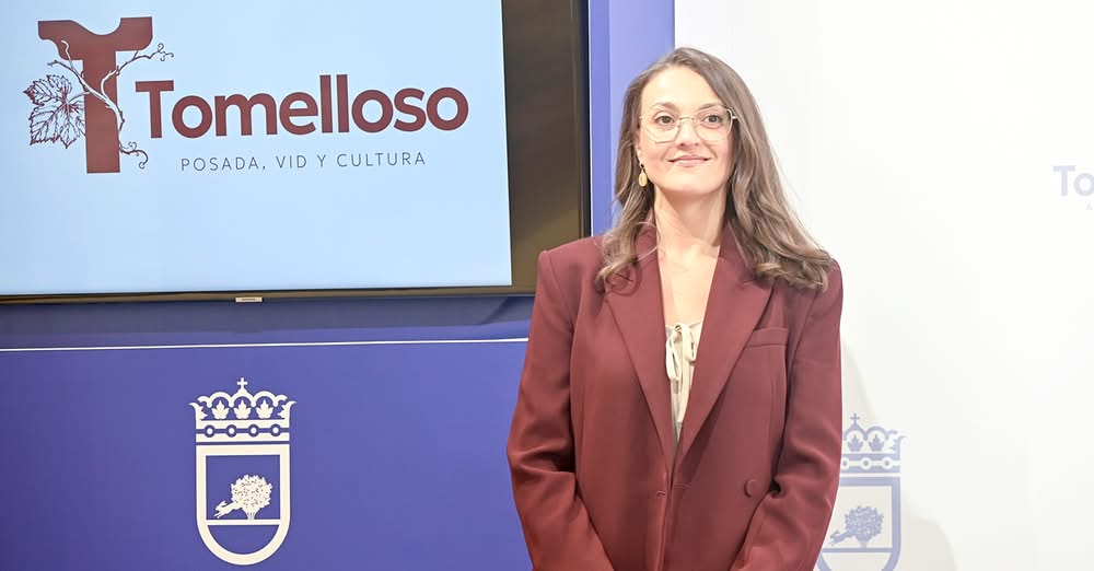La concejala Rocío Valentín presenta nueva identidad visual para Tomellos que revitaliza sus raíces y proyecta hospitalidad y futuro