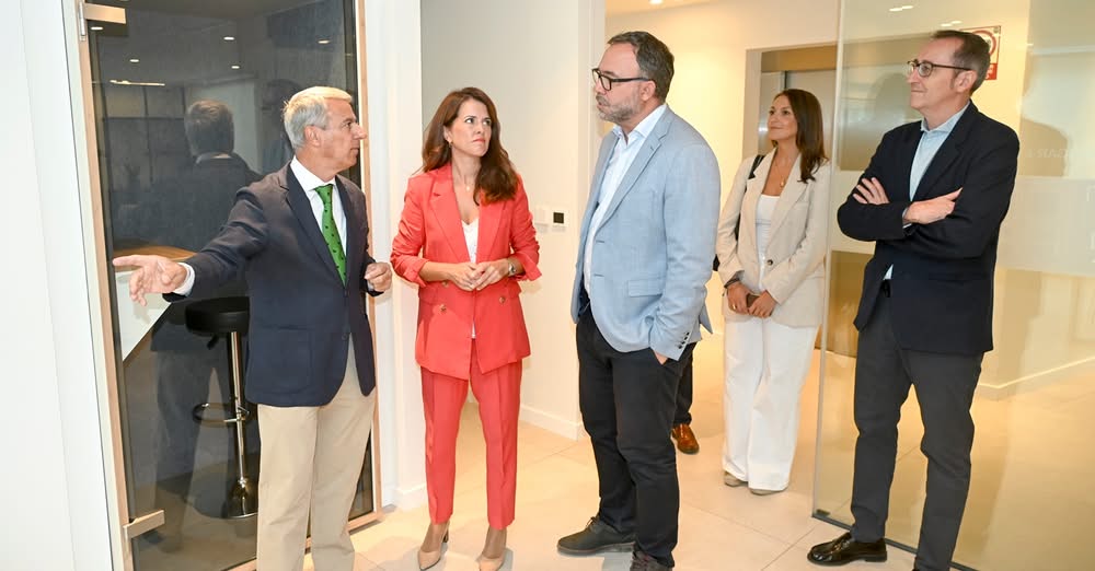 Navarro destaca el apoyo de la Diputación a Tomelloso durante la visita de María Jesús Pelayo al Hotel Ogar y la Cueva Orígenes