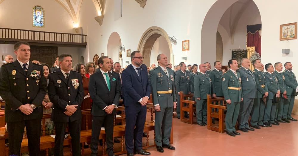 Javier Navarro elogia la dedicación y compromiso de la Guardia Civil en la festividad de su patrona