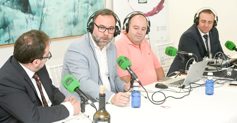 ‘Onda Cero realiza emisión en directo desde la cooperativa Virgen de las Viñas Bodega y Almazara’